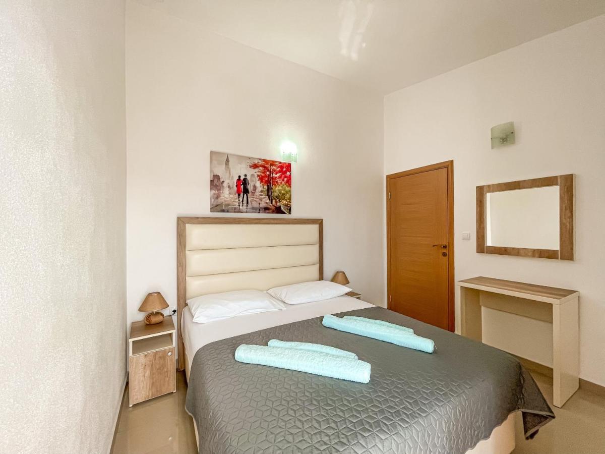 Rejhan Totti Ulcinj Esterno foto