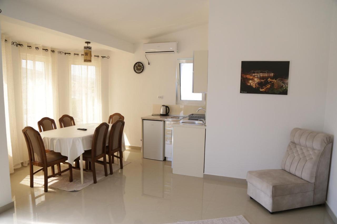 Rejhan Totti Ulcinj Esterno foto