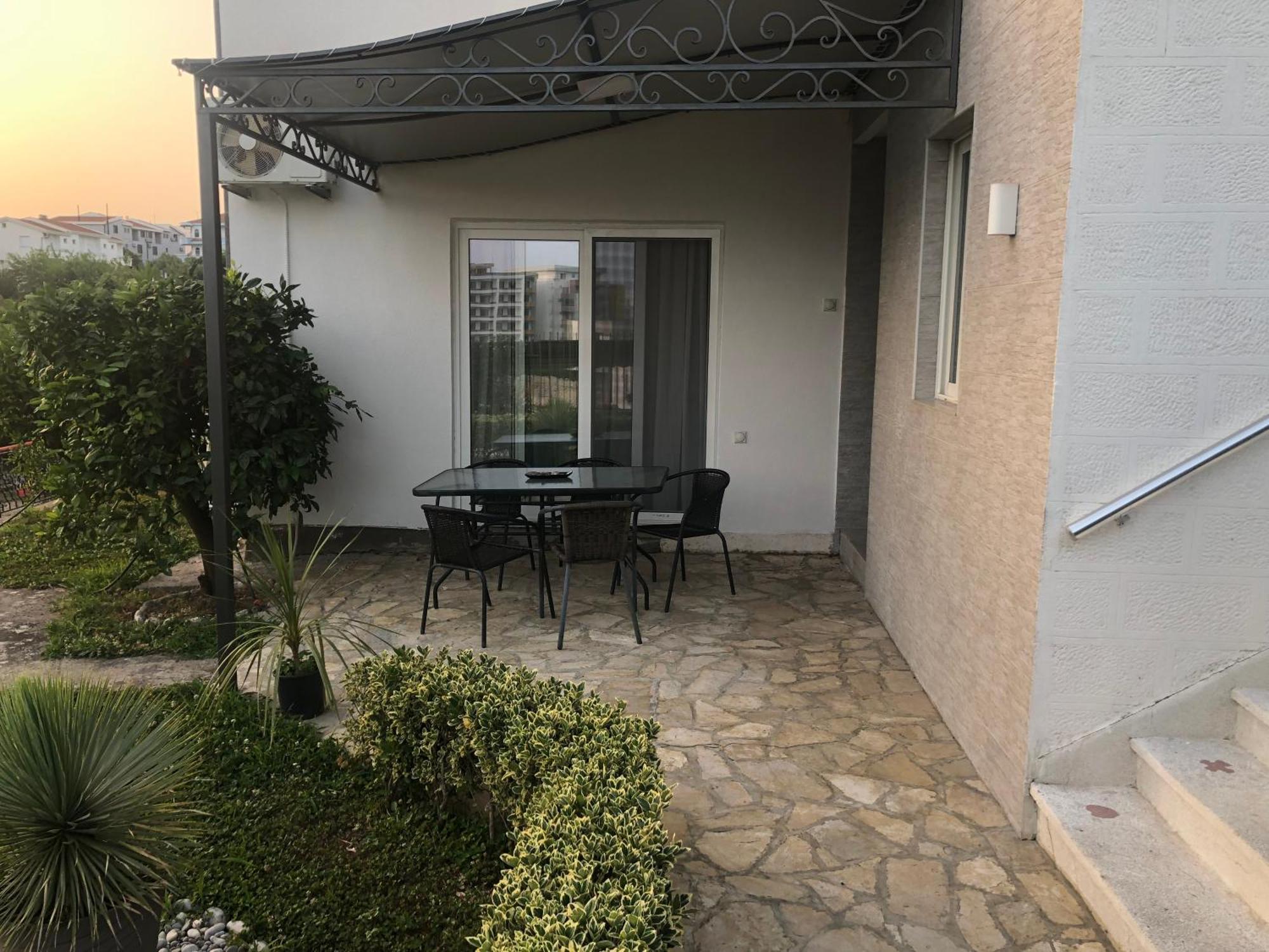 Rejhan Totti Ulcinj Esterno foto