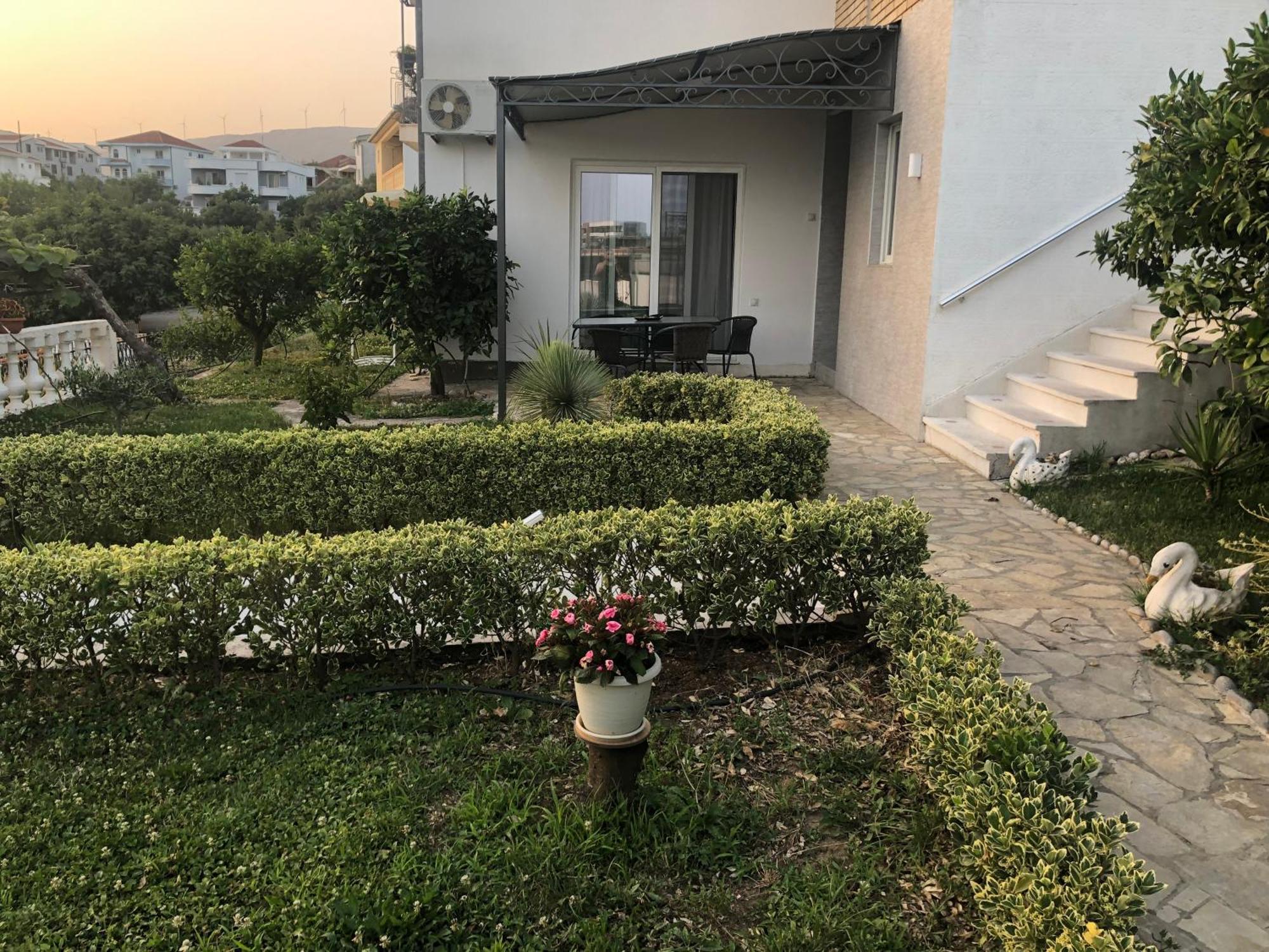 Rejhan Totti Ulcinj Esterno foto